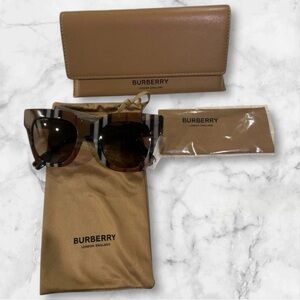 NWT Burberry Kitty BE4364 3967/13 Sunglasses w/ Case & Dust Bag - Full Inclusion